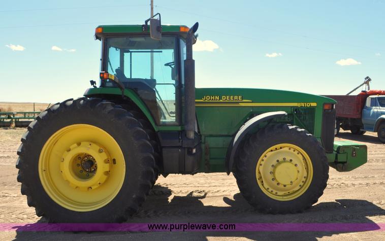 image for item F2301 2001 John Deere 8410 MFWD tractor