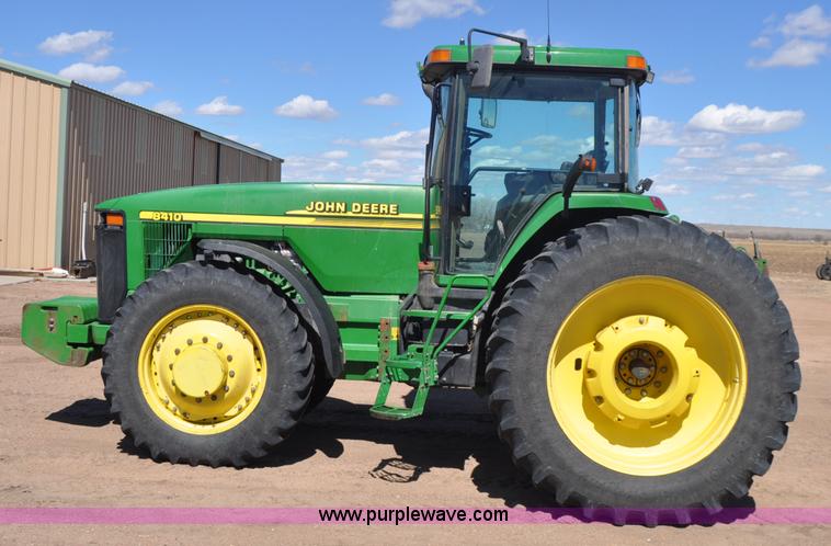 image for item F2301 2001 John Deere 8410 MFWD tractor