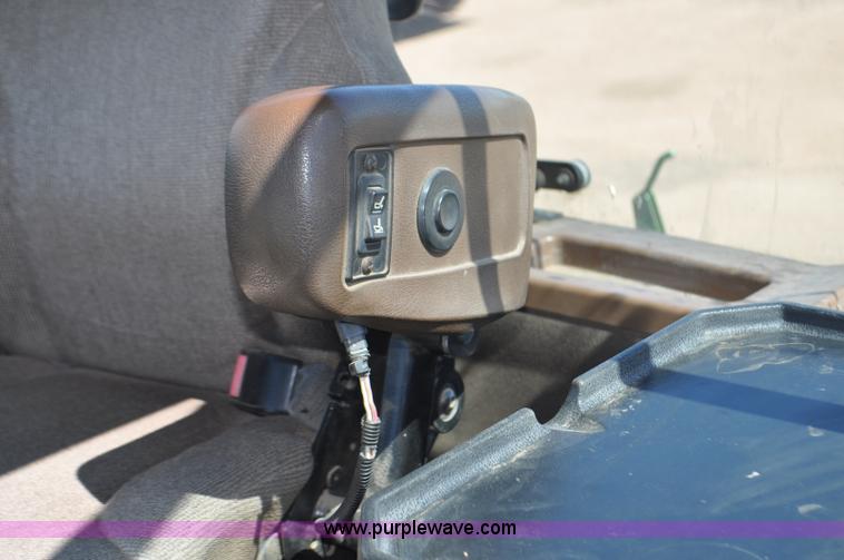 image for item F2301 2001 John Deere 8410 MFWD tractor