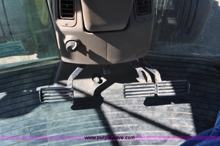 image for item F2301 2001 John Deere 8410 MFWD tractor