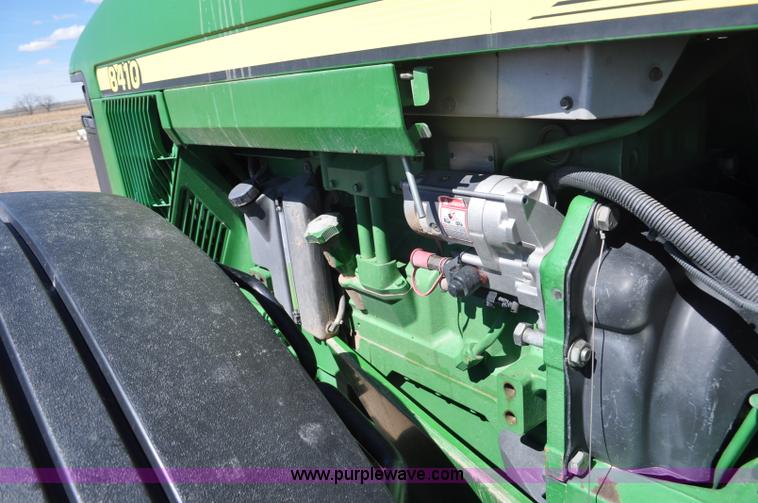 image for item F2301 2001 John Deere 8410 MFWD tractor