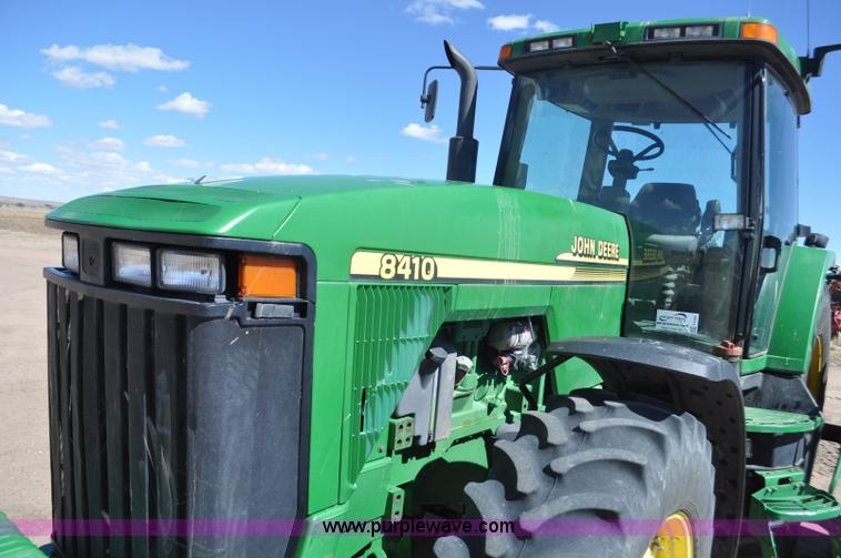 image for item F2301 2001 John Deere 8410 MFWD tractor