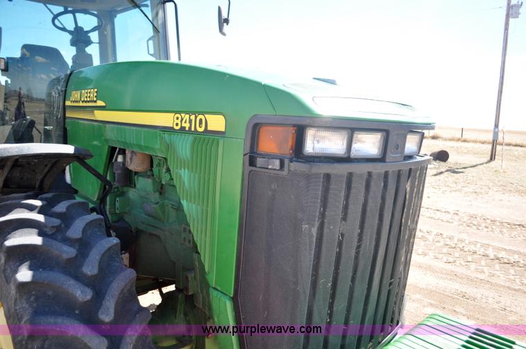 image for item F2301 2001 John Deere 8410 MFWD tractor
