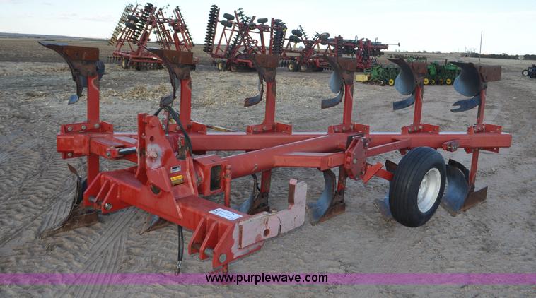 image for item F2325 Case IH 165 bottom rollover plow