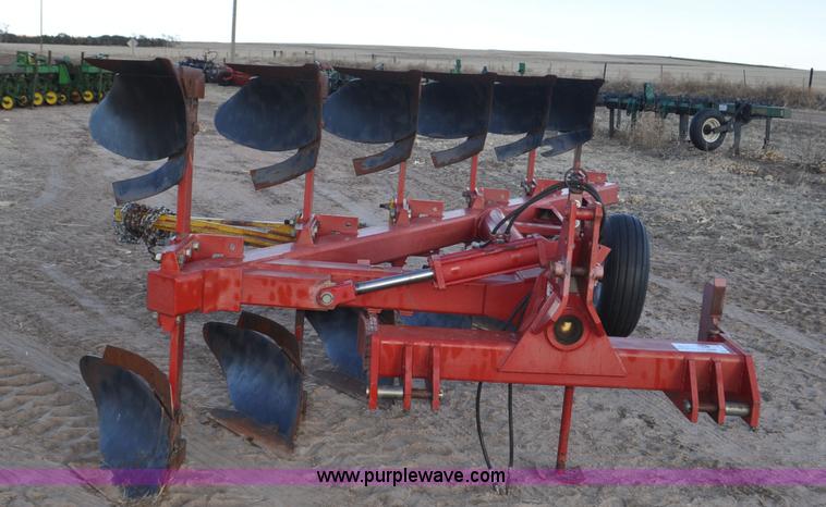 image for item F2325 Case IH 165 bottom rollover plow
