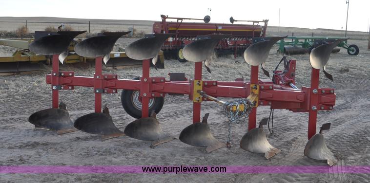 image for item F2325 Case IH 165 bottom rollover plow