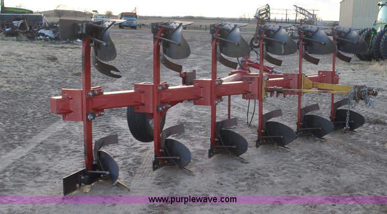 image for item F2325 Case IH 165 bottom rollover plow