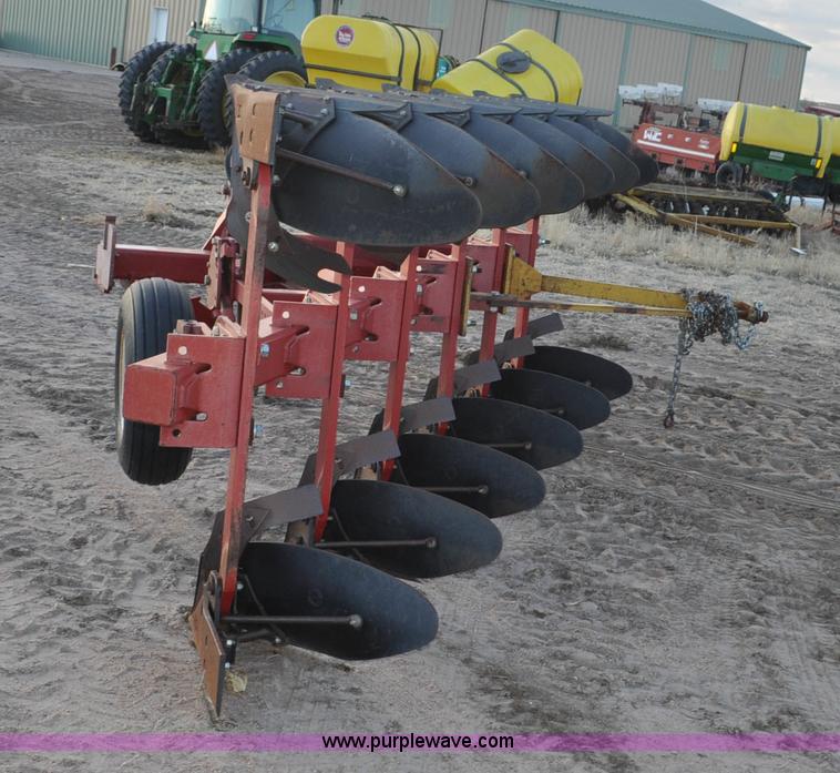 image for item F2325 Case IH 165 bottom rollover plow