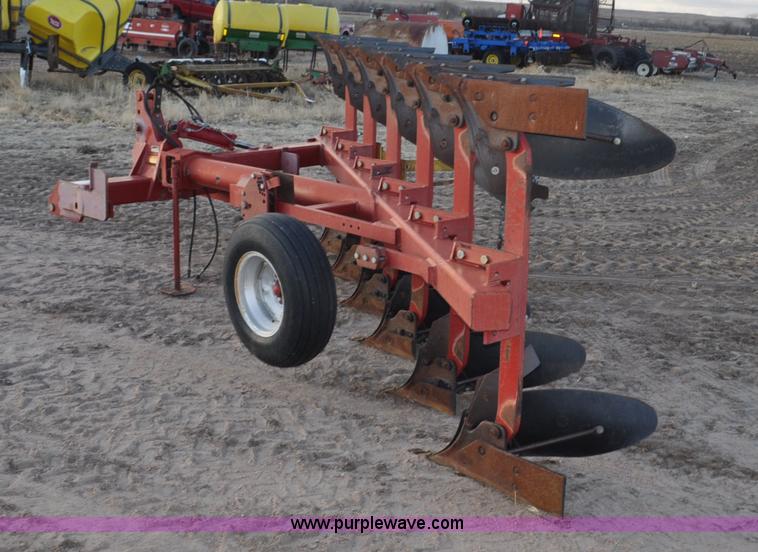 image for item F2325 Case IH 165 bottom rollover plow
