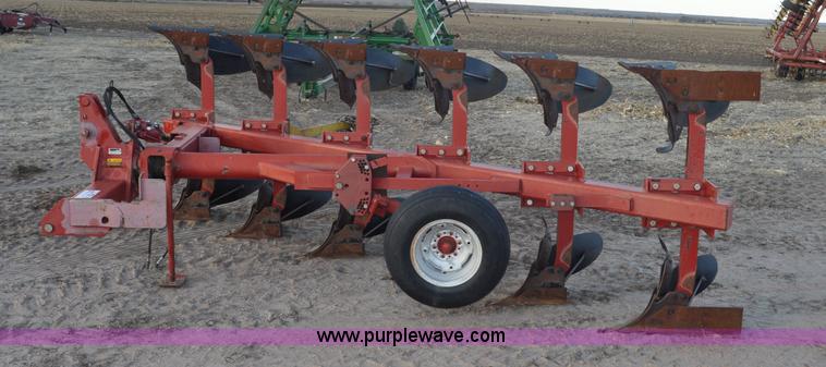 image for item F2325 Case IH 165 bottom rollover plow
