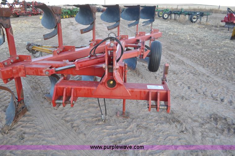 image for item F2325 Case IH 165 bottom rollover plow