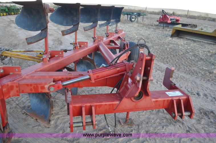 image for item F2325 Case IH 165 bottom rollover plow