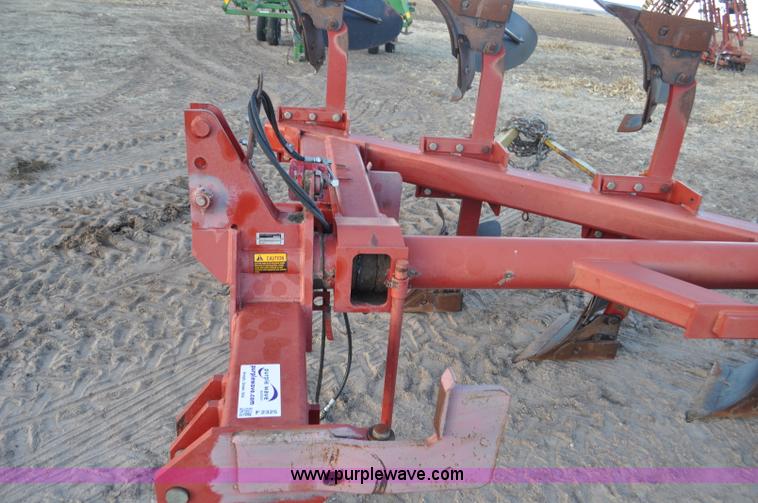 image for item F2325 Case IH 165 bottom rollover plow
