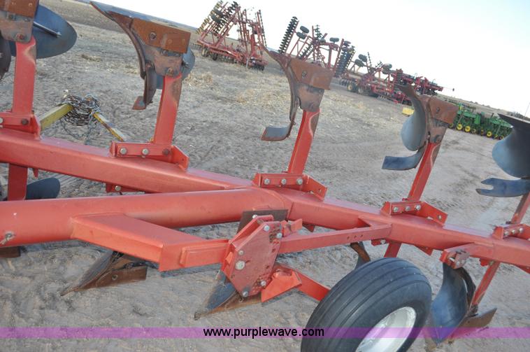 image for item F2325 Case IH 165 bottom rollover plow