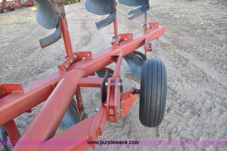 image for item F2325 Case IH 165 bottom rollover plow