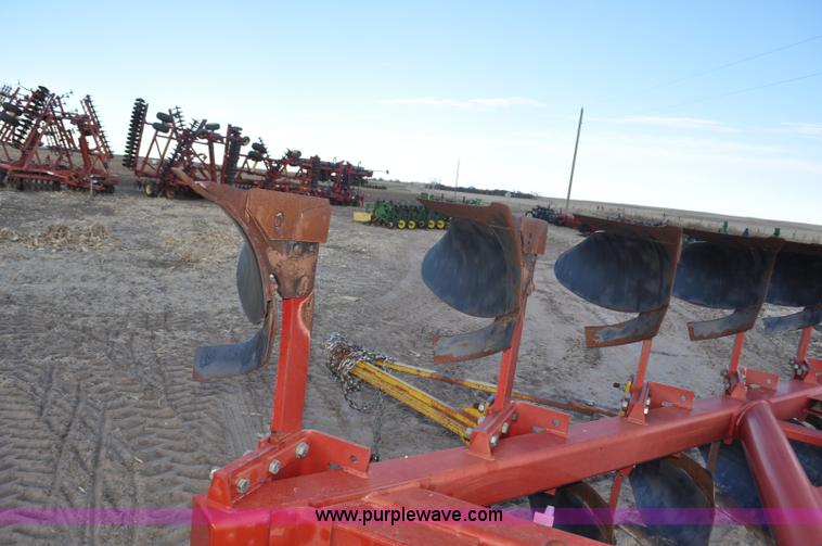 image for item F2325 Case IH 165 bottom rollover plow