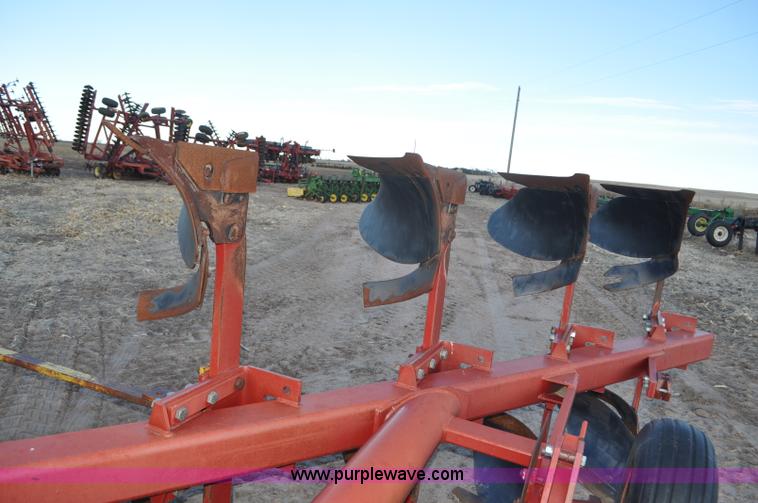 image for item F2325 Case IH 165 bottom rollover plow
