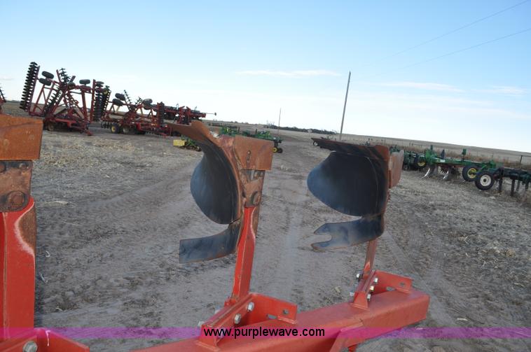 image for item F2325 Case IH 165 bottom rollover plow