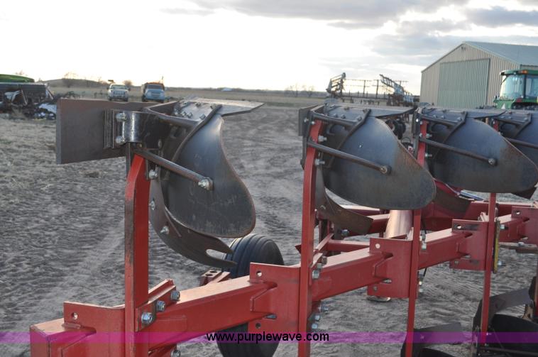 image for item F2325 Case IH 165 bottom rollover plow