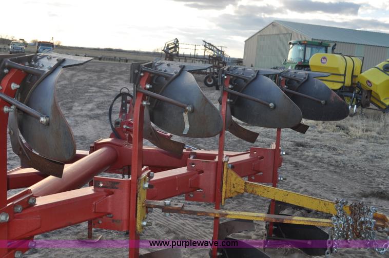 image for item F2325 Case IH 165 bottom rollover plow