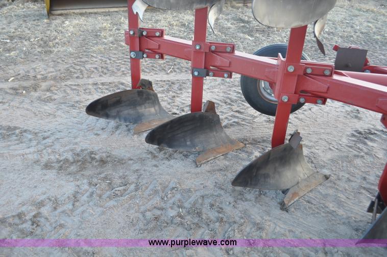 image for item F2325 Case IH 165 bottom rollover plow