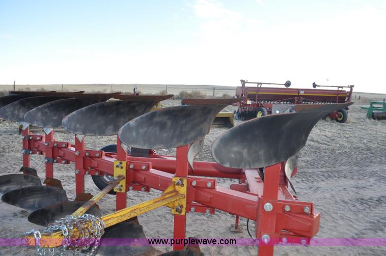 image for item F2325 Case IH 165 bottom rollover plow