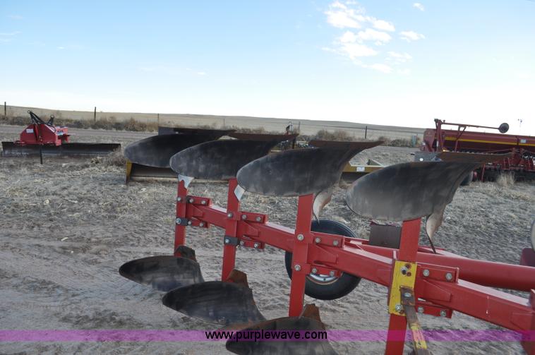 image for item F2325 Case IH 165 bottom rollover plow