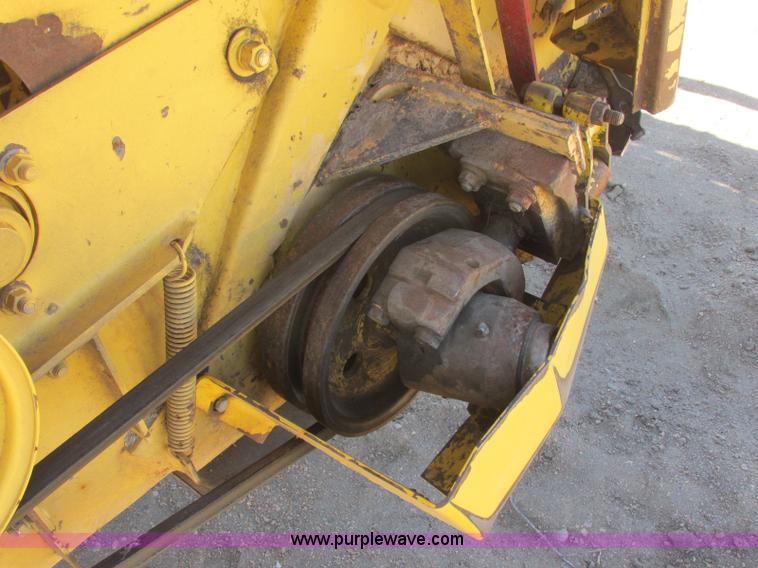 image for item H8676 New Holland 2550 Speed Rower self-propelled swather