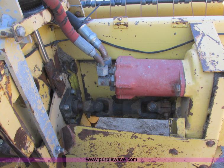 image for item H8676 New Holland 2550 Speed Rower self-propelled swather