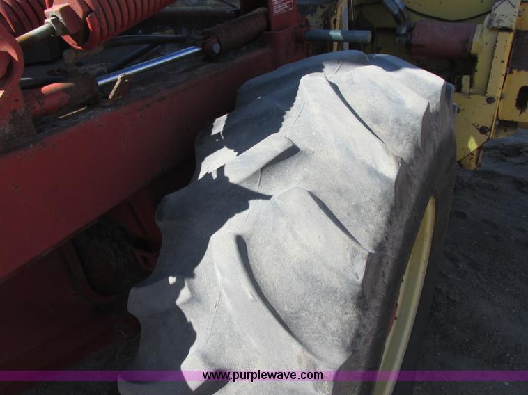 image for item H8676 New Holland 2550 Speed Rower self-propelled swather