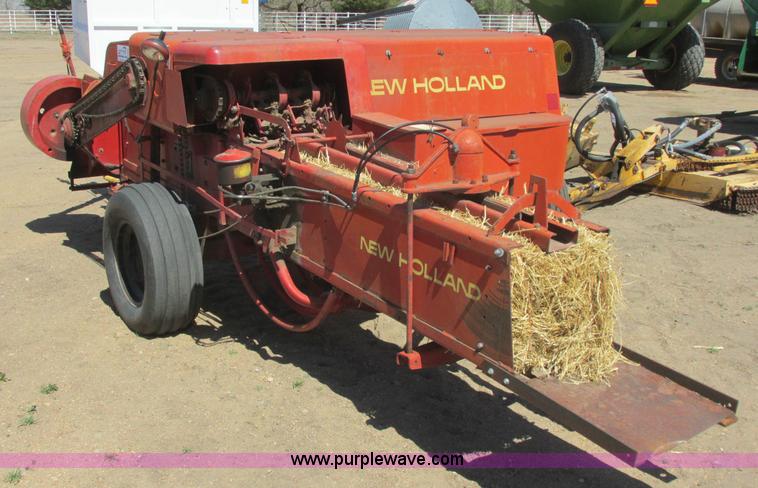 image for item H8698 New Holland 282 square baler