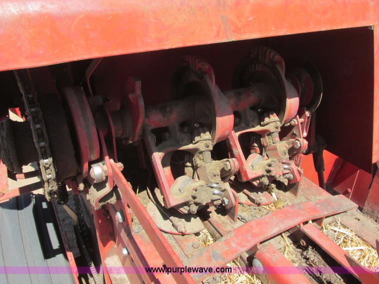 image for item H8698 New Holland 282 square baler