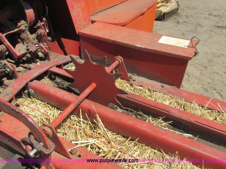 image for item H8698 New Holland 282 square baler