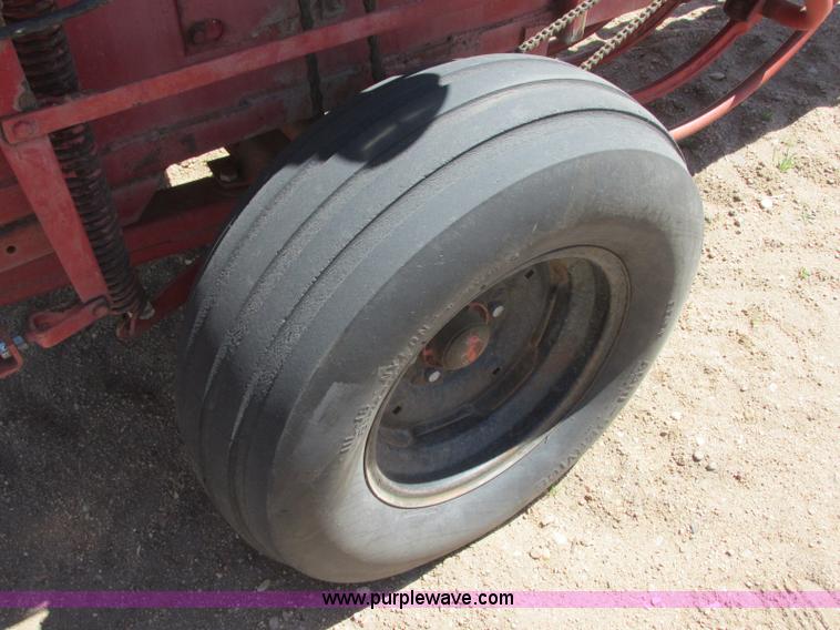 image for item H8698 New Holland 282 square baler