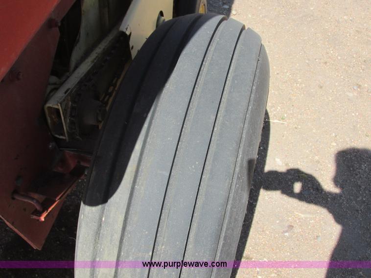 image for item H8698 New Holland 282 square baler