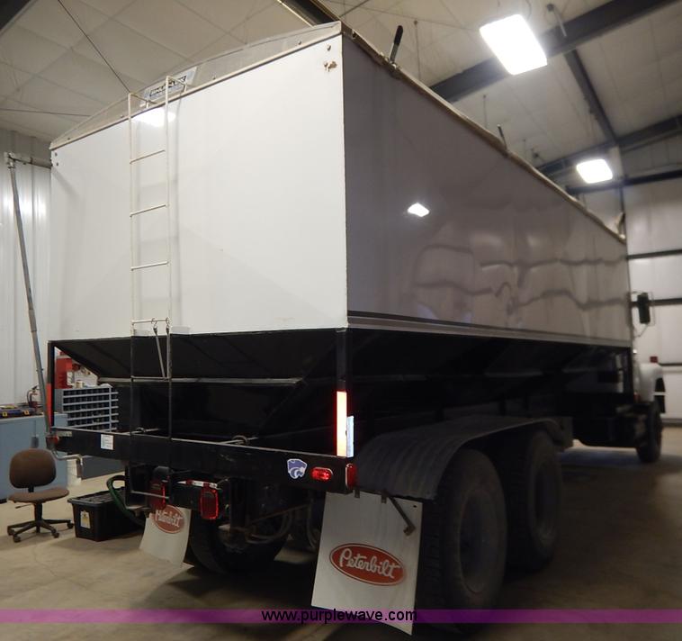 image for item I5013 1979 International F2554 S Series grain truck