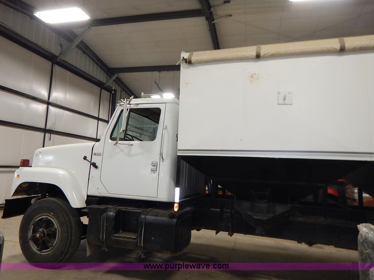 image for item I5013 1979 International F2554 S Series grain truck