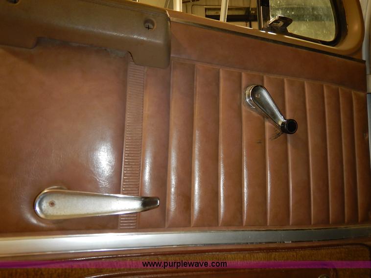 image for item I5013 1979 International F2554 S Series grain truck