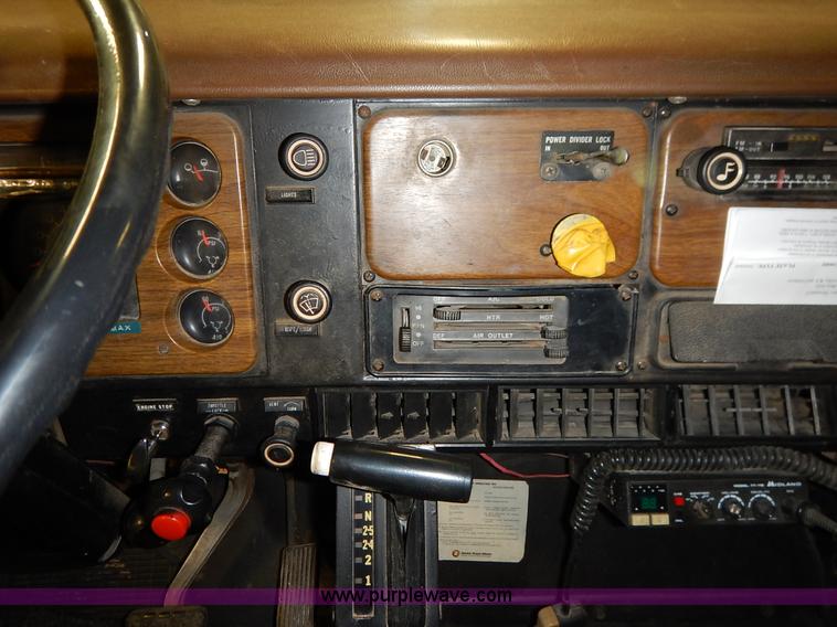 image for item I5013 1979 International F2554 S Series grain truck