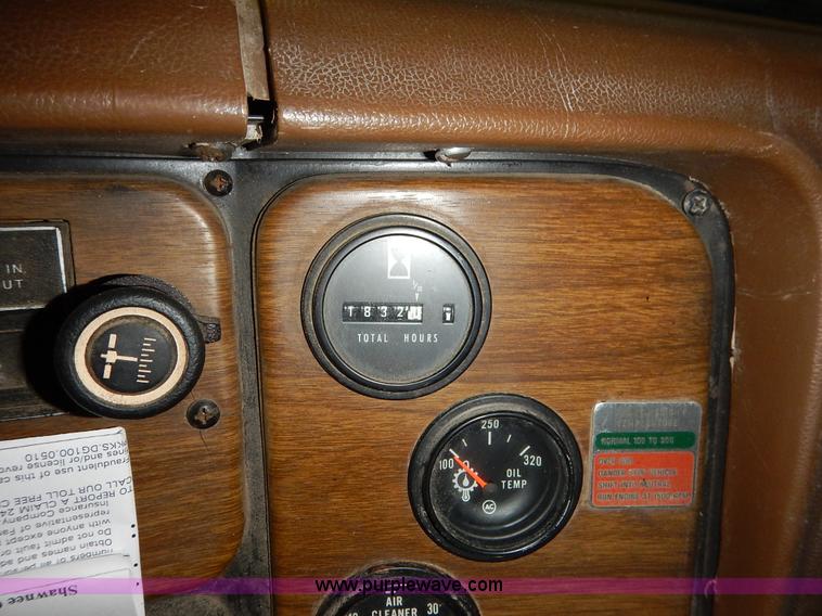 image for item I5013 1979 International F2554 S Series grain truck