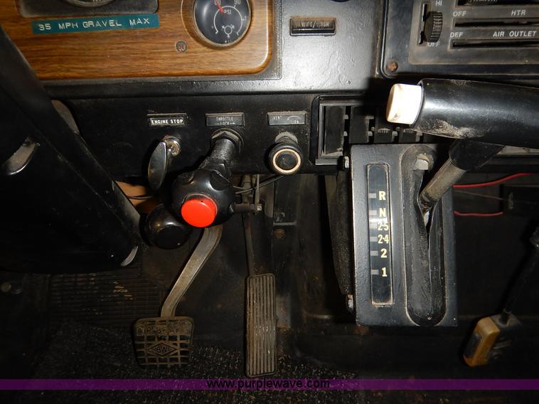 image for item I5013 1979 International F2554 S Series grain truck