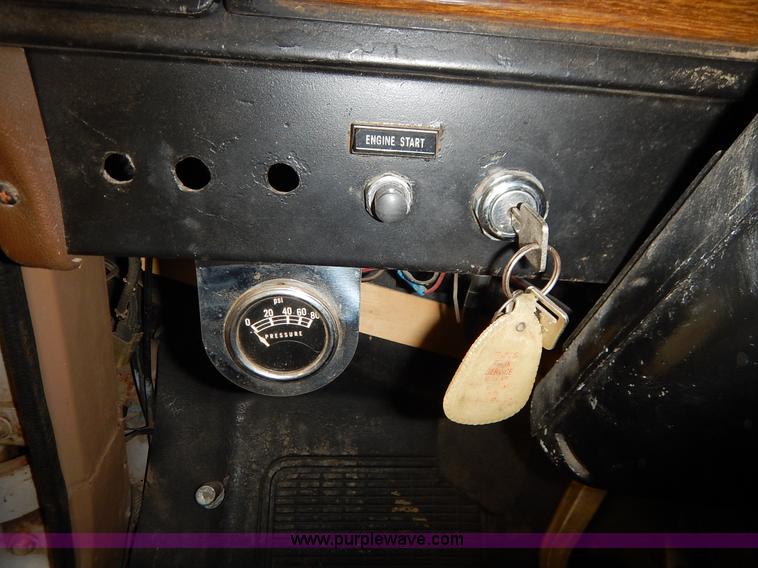 image for item I5013 1979 International F2554 S Series grain truck