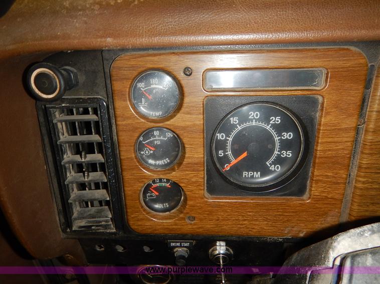 image for item I5013 1979 International F2554 S Series grain truck