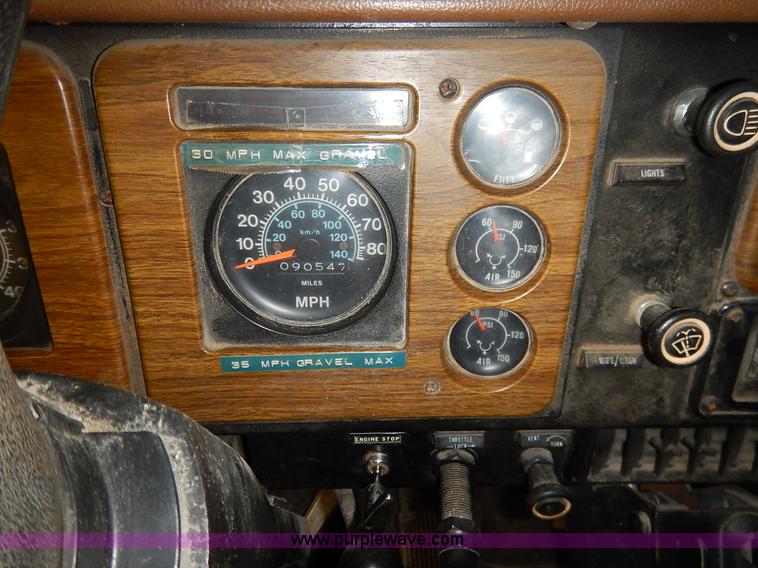 image for item I5013 1979 International F2554 S Series grain truck