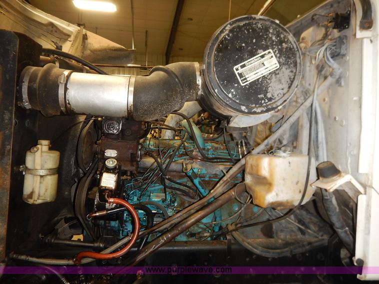 image for item I5013 1979 International F2554 S Series grain truck