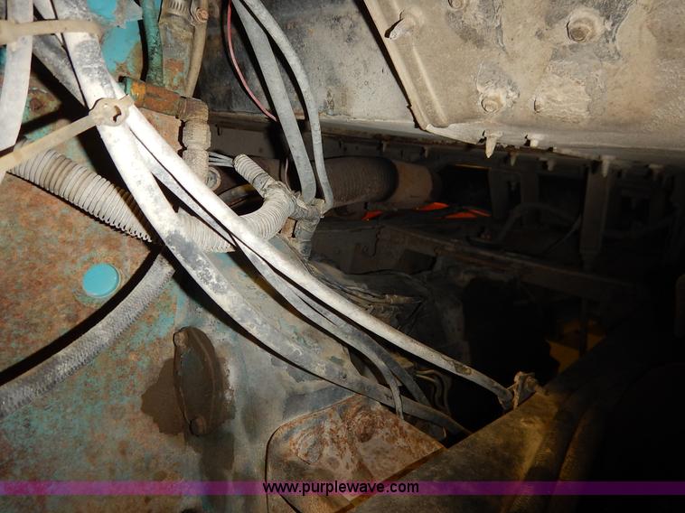 image for item I5013 1979 International F2554 S Series grain truck