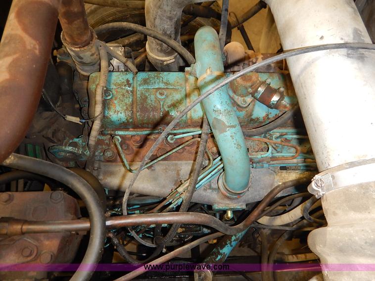 image for item I5013 1979 International F2554 S Series grain truck