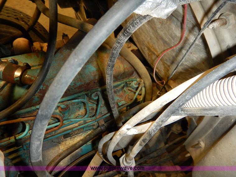 image for item I5013 1979 International F2554 S Series grain truck