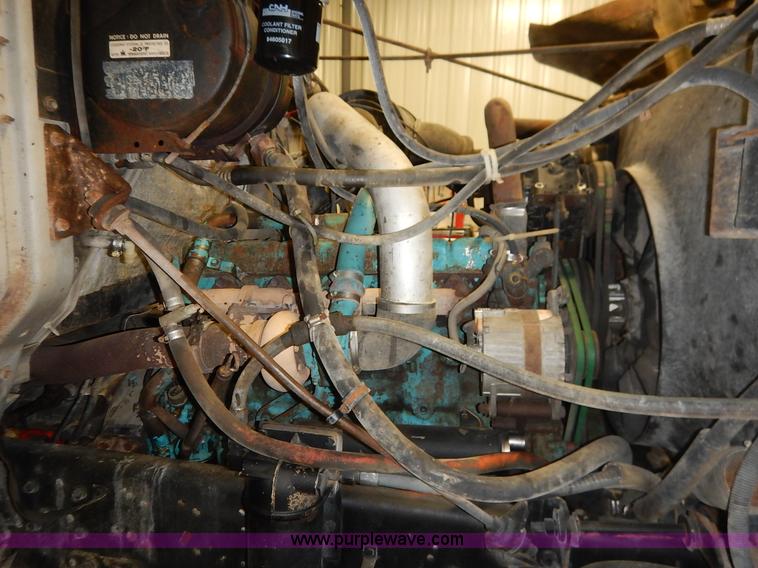 image for item I5013 1979 International F2554 S Series grain truck