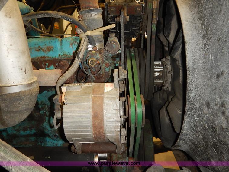 image for item I5013 1979 International F2554 S Series grain truck